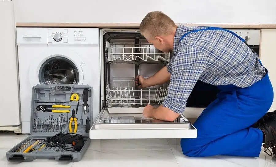 Keçiören Termodinamik servisi teknisyen ekibi beyaz eşya tamiri yaparken